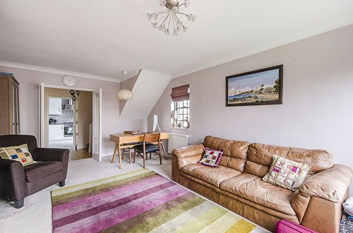 2 Bedroom Flat To Rent In The Chase, London, SW4