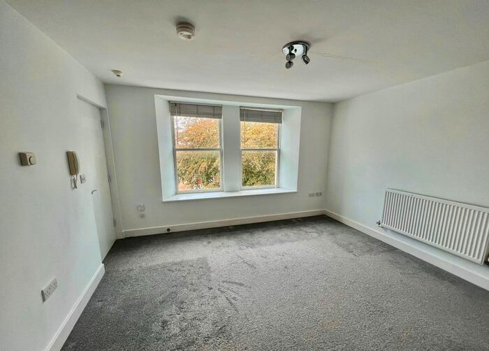 1 Bedroom Flat To Rent In Fernleigh Road, Wadebridge, PL27