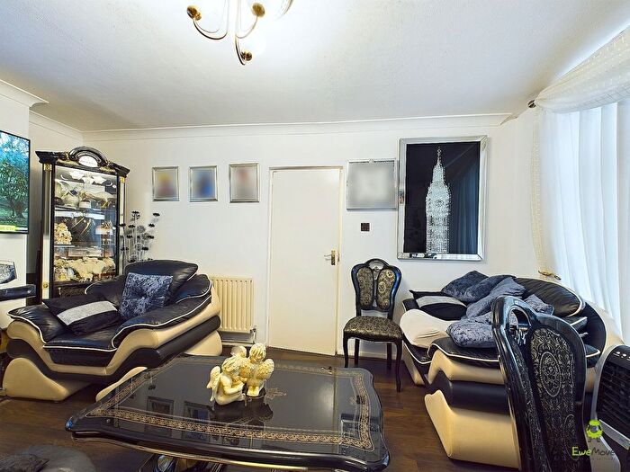 3 Bedroom Terraced House For Sale In Felspar Close, London, SE18