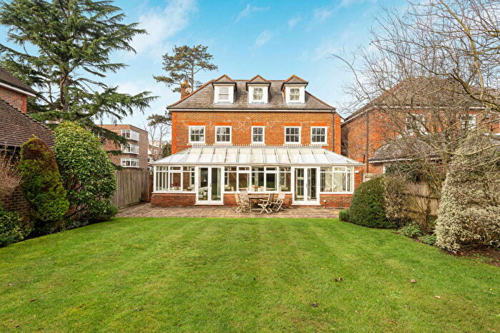 5 Bedroom Detached House For Sale In Elmdon Place, Guildford, GU1