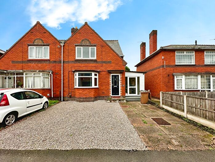 3 Bedroom Semi Detached House For Sale In Heathfield Lane West, Darlaston, Wednesbury, WS10