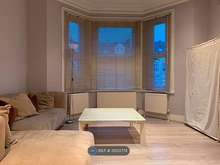1 Bedroom Flat To Rent In Gleneagle Road, London, SW16
