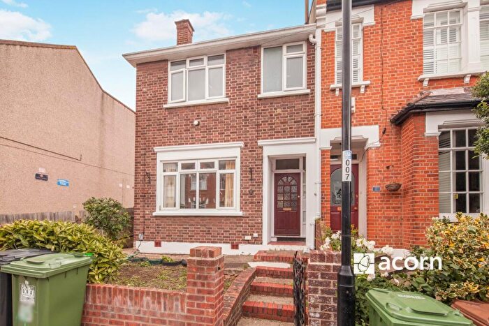 3 Bedroom End Of Terrace House To Rent In Queenswood Road London, SE23