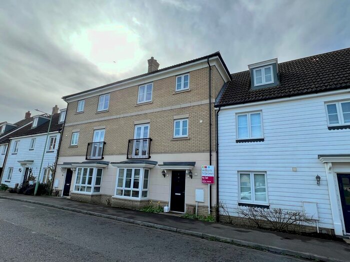 5 Bedroom Semi-Detached House To Rent In Bridge Farm Close, Mildenhall, Bury St. Edmunds, IP28