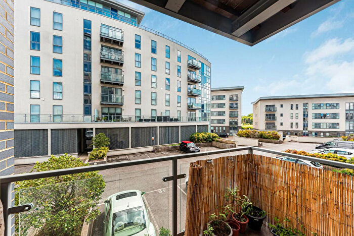 1 Bedroom Flat For Sale In Clovelly Place, Greenhithe, DA9