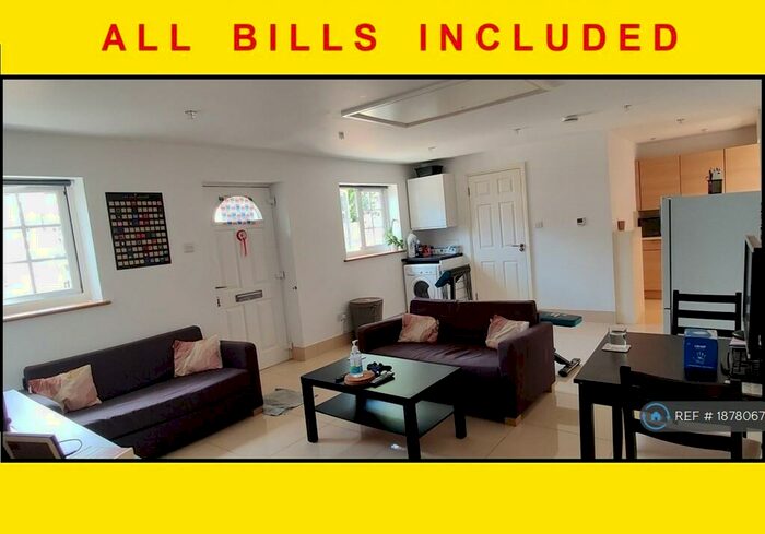 1 Bedroom Flat To Rent In Flower Lane, Mill Hill, NW7