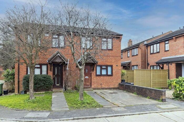 3 Bedroom Property To Rent In Campbell Close, London SW16