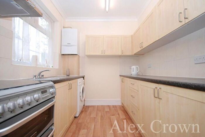4 Bedroom Semi-Detached House To Rent In Arcadian Gardens, Wood Green, N22
