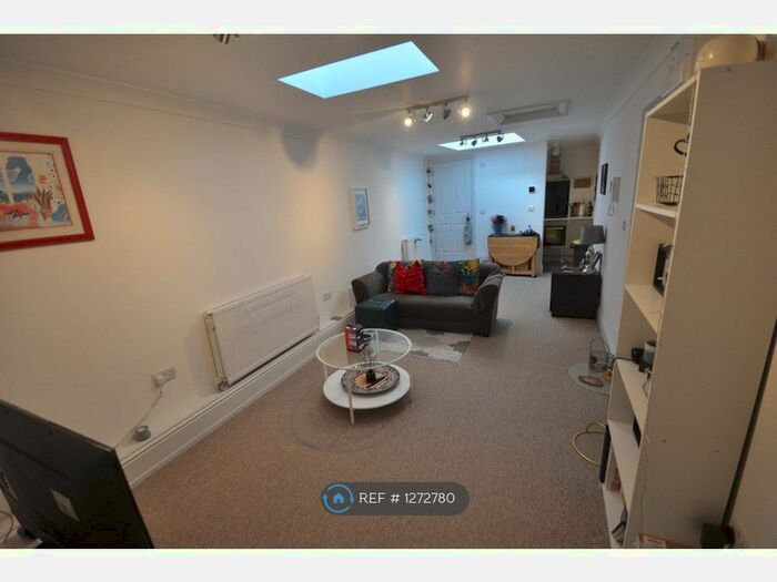 1 Bedroom Flat To Rent In High Street, Alton GU34