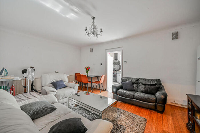 3 Bedroom House For Sale In Courtman Road, Tottenham, London, N17