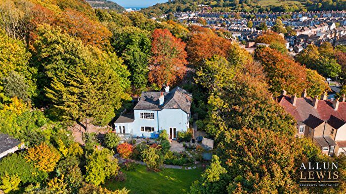 3 Bedroom Detached House For Sale In Vale View Road, Dover, CT17