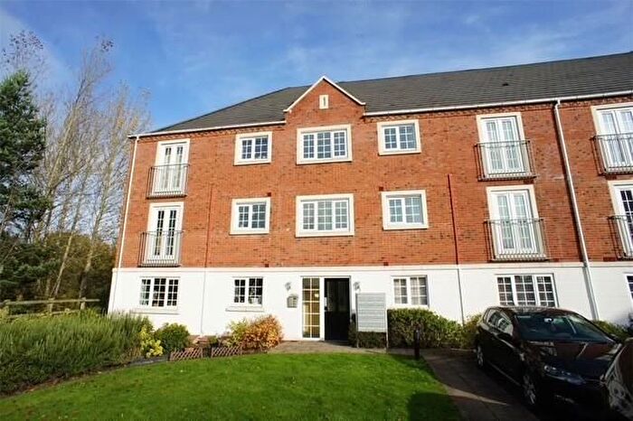 2 Bedroom Flat To Rent In Donnington Court, Dudley, DY1