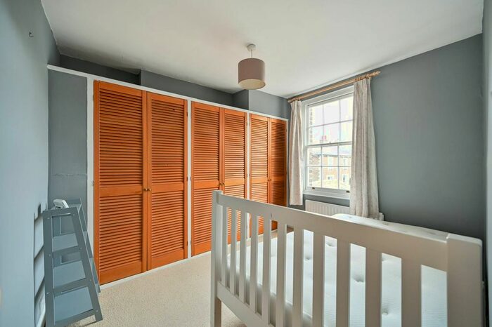 2 Bedroom Cottage To Rent In Shaftesbury Road, Richmond, TW9