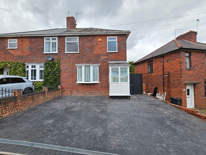 3 Bedroom Semi Detached House To Rent In Grove Avenue, Halesowen, B63