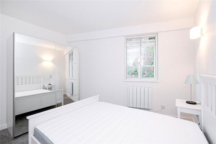 2 Bedroom Apartment To Rent In Rosebery Court, London, EC1R