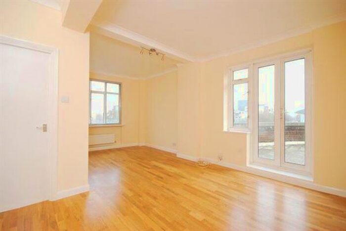 Studio To Rent In Warren Court Euston Road, Bloomsbury, NW1