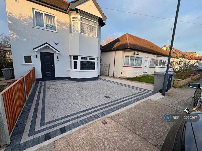 3 Bedroom Maisonette To Rent In Kinloch Drive, London, NW9