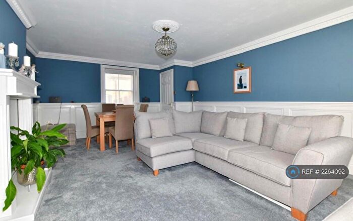 1 Bedroom Flat To Rent In Harbour Parade, Ramsgate, CT11