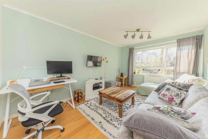 1 Bedroom Flat To Rent In Nantes Close, London, SW18