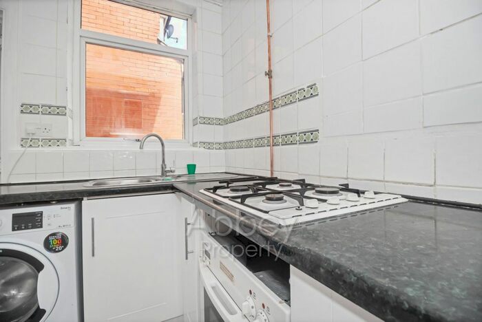 3 Bedroom Semi-Detached House To Rent In Putteridge Road, Copy, LU2