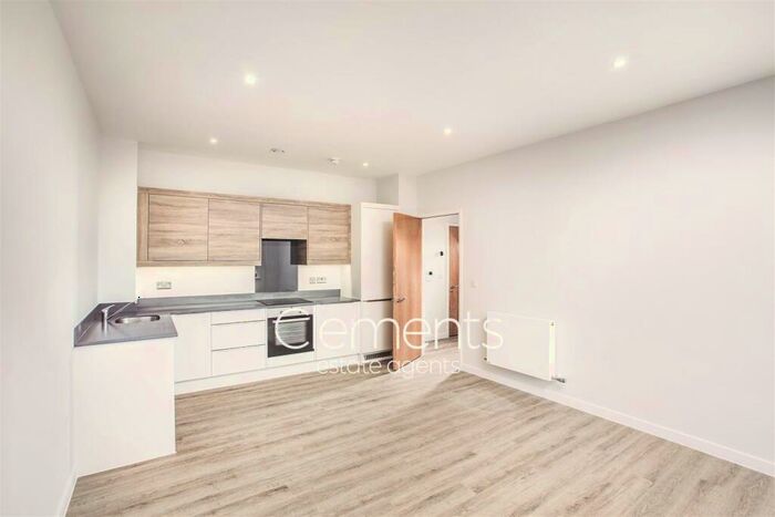 2 Bedroom Apartment To Rent In Bryanston Court, HP2