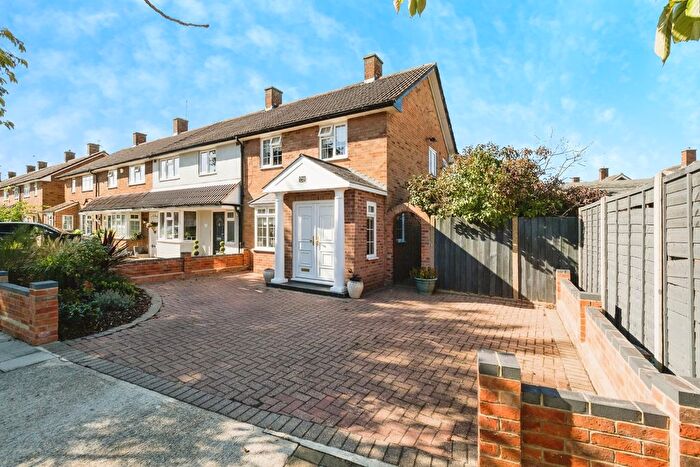 2 Bedroom End Of Terrace House For Sale In Deere Avenue, Rainham, RM13