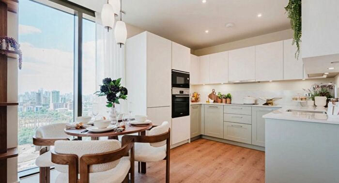 3 Bedroom Flat To Rent In Twelve Trees Park, West Ham, E16