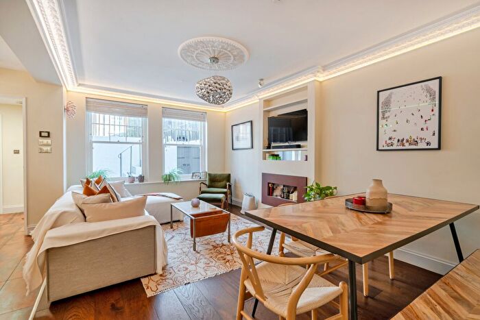 2 Bedroom Flat For Sale In Crookham Road, Fulham, London, SW6