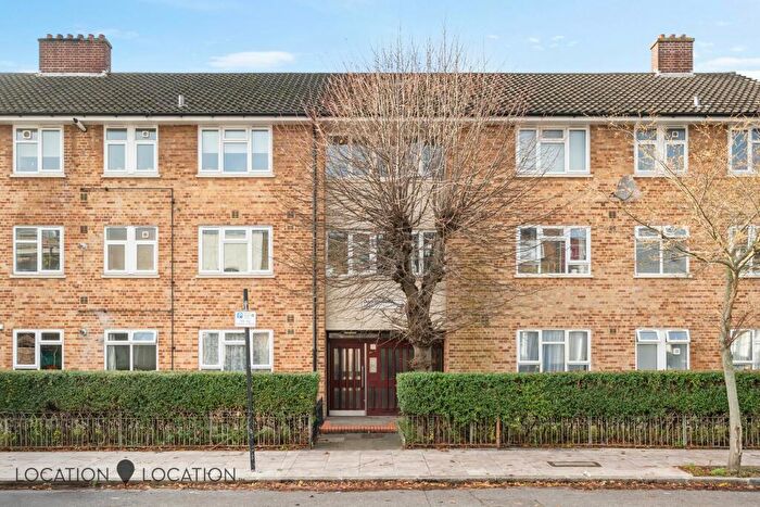 2 Bedroom Flat For Sale In Darville Road, London, N16