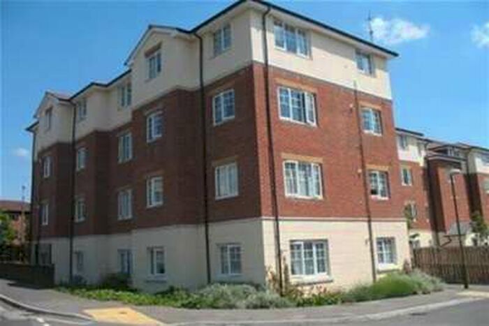 2 Bedroom Flat To Rent In Kenedy Road, Horsham, RH13