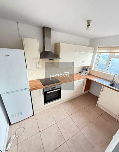 3 Bedroom Flat To Rent In Rainham Road South, Dagenham, London, RM10