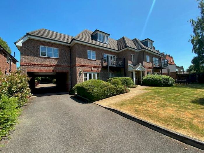 2 Bedroom Apartment To Rent In Ray Park Avenue, Maidenhead, SL6