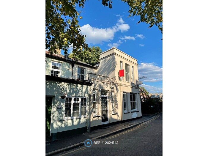 5 Bedroom Flat To Rent In The Swan, Kingston Upon Thames, KT1