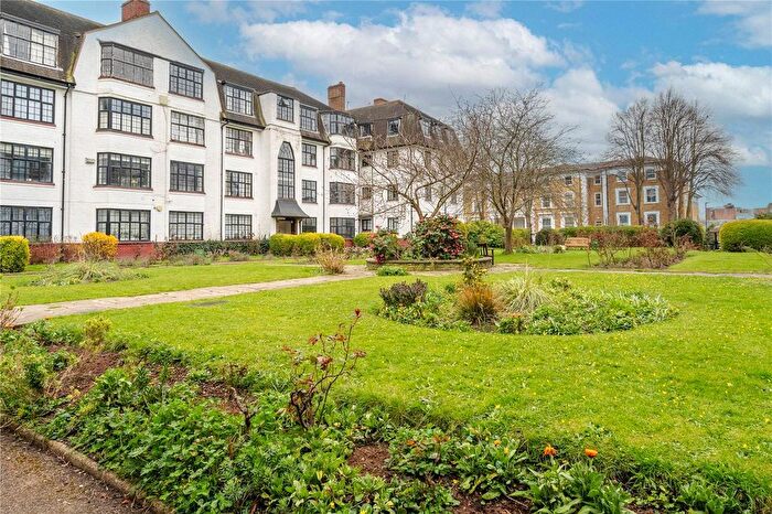 4 Bedroom Flat To Rent In Streatham High Road, London, SW16