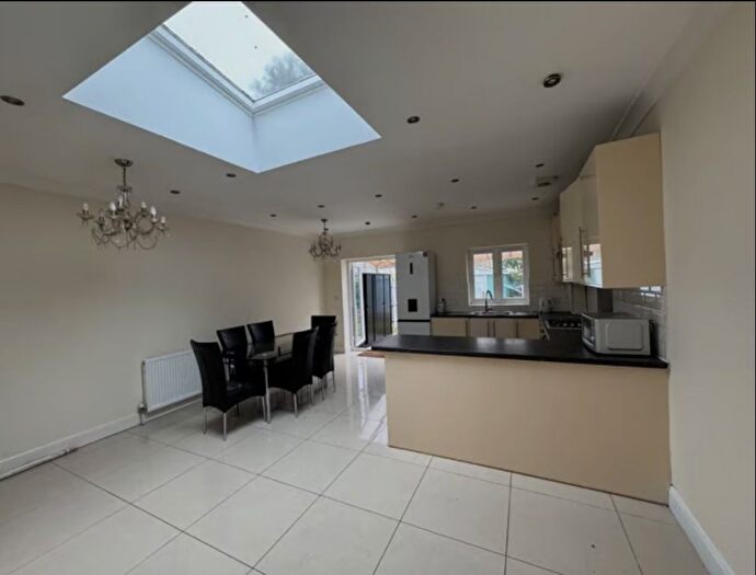 5 Bedroom End Of Terrace House To Rent In Clare Road, Hounslow, Greater London, TW4