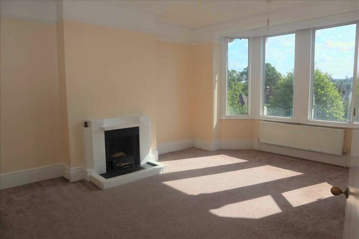 3 Bedroom Flat To Rent In Avondale Road, South Croydon, CR2