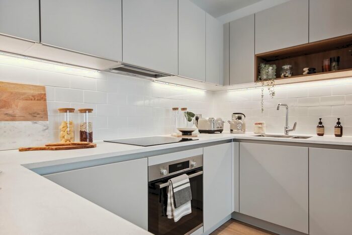 1 Bedroom Flat For Sale In Henley Cross, London, SE3