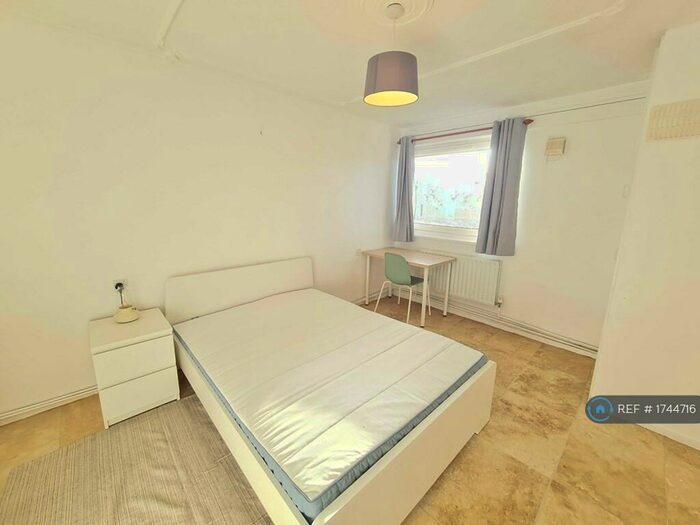 2 Bedroom Flat To Rent In Weir Road, London, SW12