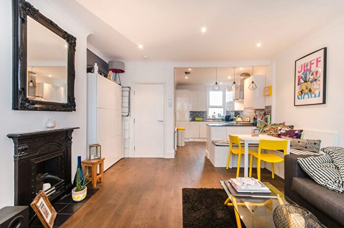 3 Bedroom Flat To Rent In Haydons Road, South Wimbledon, London, SW19