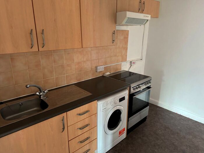 2 Bedroom Flat To Rent In Worlds End Lane, Birmingham, B32