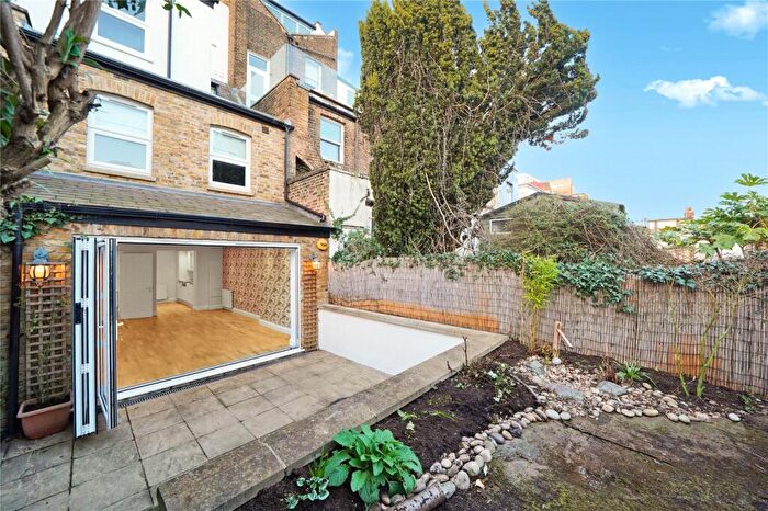 2 Bedroom Flat For Sale In Mill Lane, West Hampstead, NW6