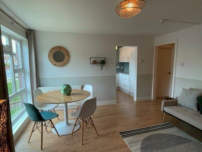 1 Bedroom Flat To Rent In Linchfield, High Wycombe, HP13