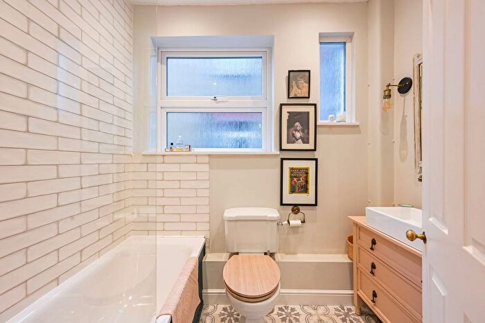 1 Bedroom Flat To Rent In Kirkstall Avenue, Tottenham, London, N17