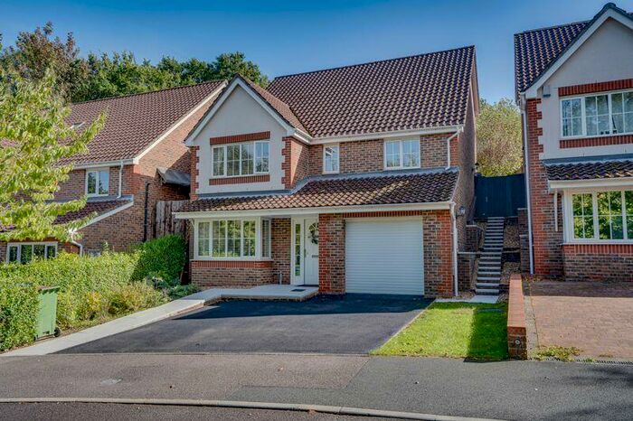 4 Bedroom Detached House To Rent In Red Oaks Drive, Park Gate, SO31