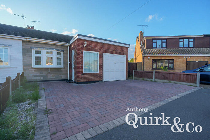 2 Bedroom Bungalow For Sale In Brooklands Square, Canvey Island, SS8