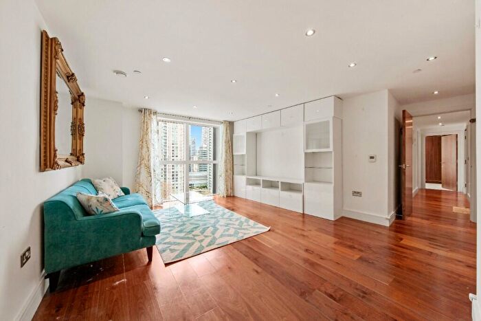 3 Bedroom Apartment To Rent In Lincoln Plaza, London, E14