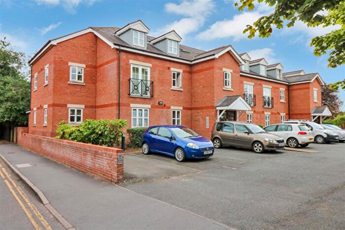 2 Bedroom Apartment For Sale In Knight Court Linen Street, Warwick, CV34