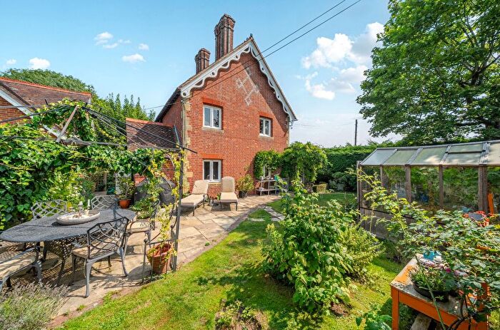 3 Bedroom Detached House For Sale In Hildenborough Road, Leigh, Tonbridge, TN11