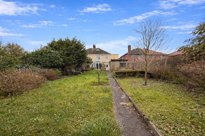 3 Bedroom Semi Detached House For Sale In Cranbourne Road, Patchway, BS34