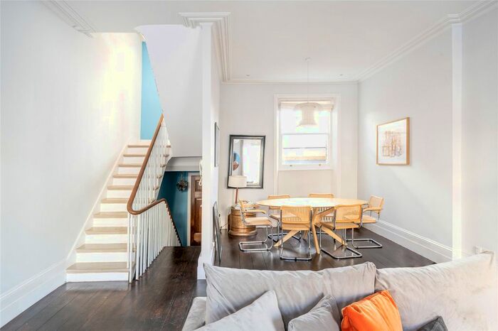 2 Bedroom Flat To Rent In Portobello Road, Notting Hill, W11